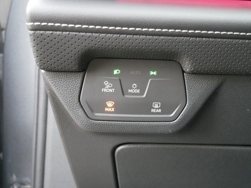 Used 2024 Volkswagen Atlas SEL Premium R-Line image 18