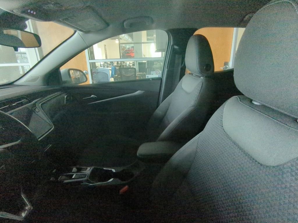 Used 2023 Chevrolet Bolt EUV LT image 6