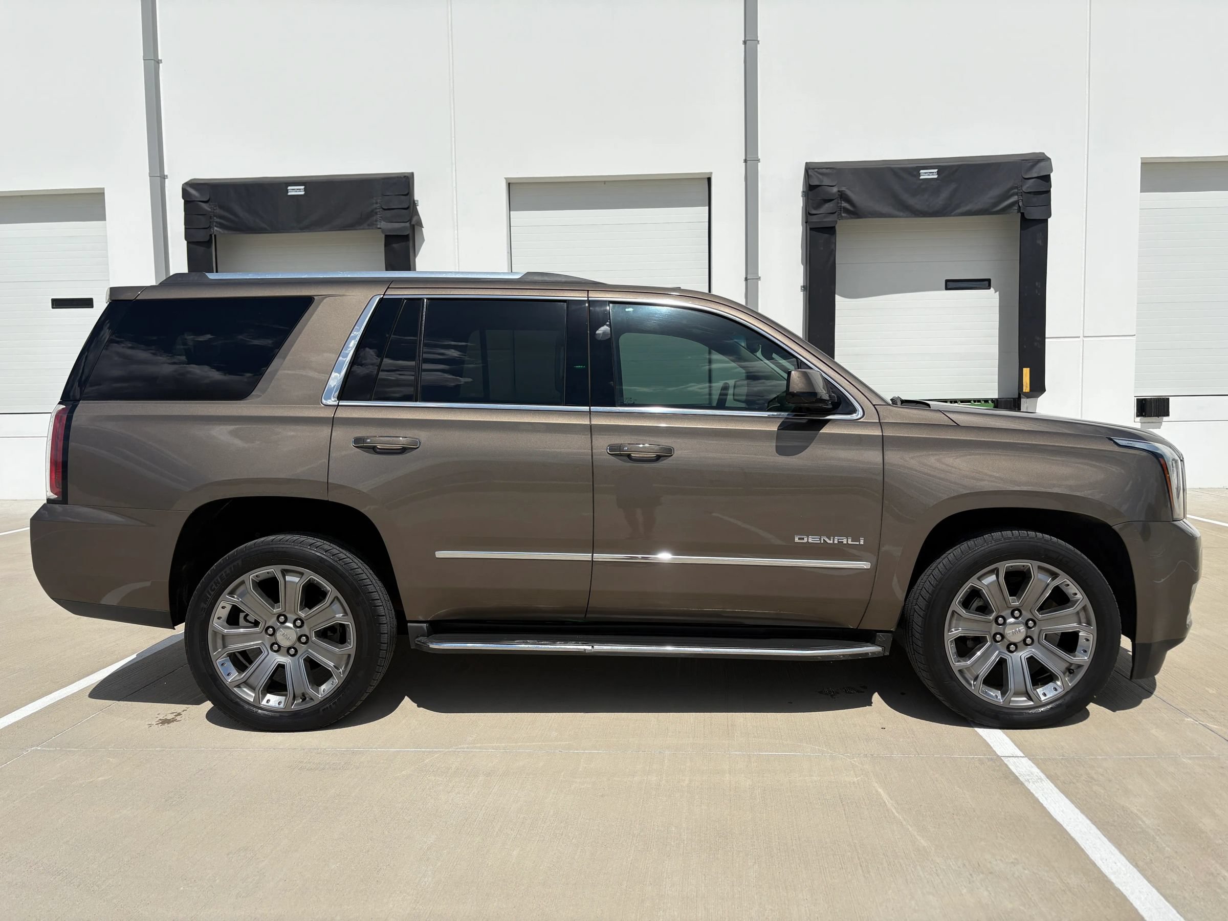 Used 2015 GMC Yukon Denali w/ Enhanced Security Package AWD/4WD image 3