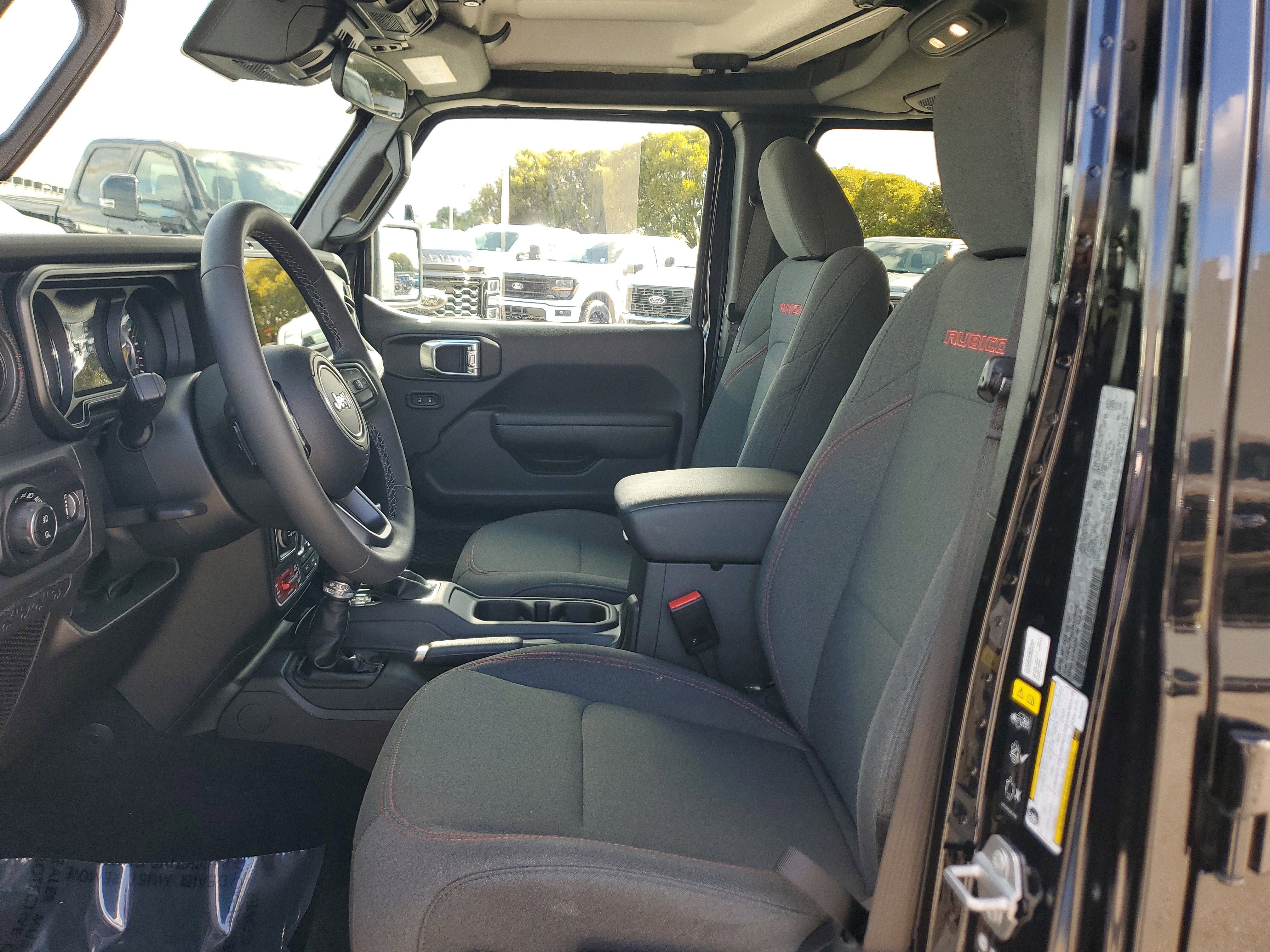 Used 2025 Jeep Gladiator Rubicon w/ Convenience Group image 11