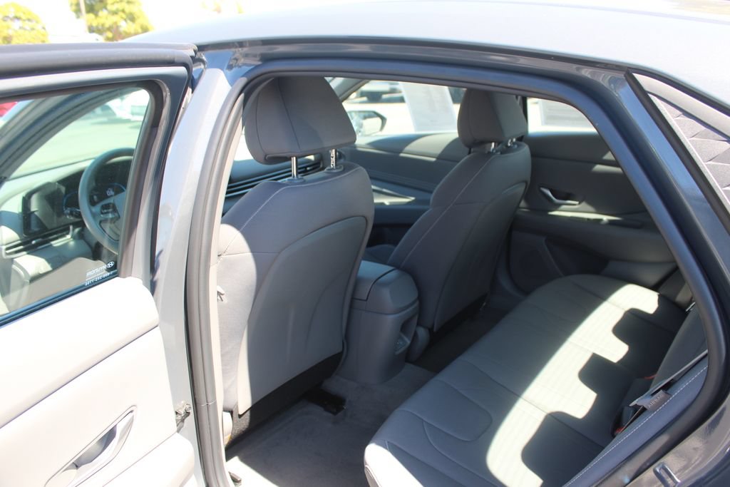 Used 2025 Hyundai Elantra Sport FWD image 14