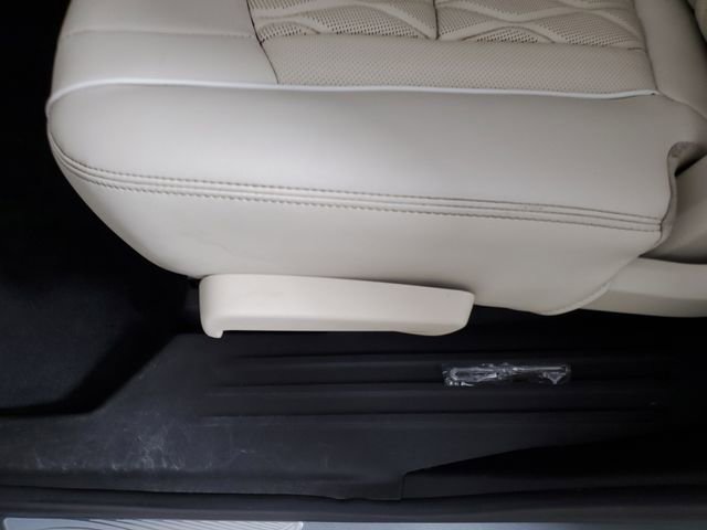 Used 2023 Buick Enclave Avenir w/ Avenir Technology Package AWD/4WD image 15