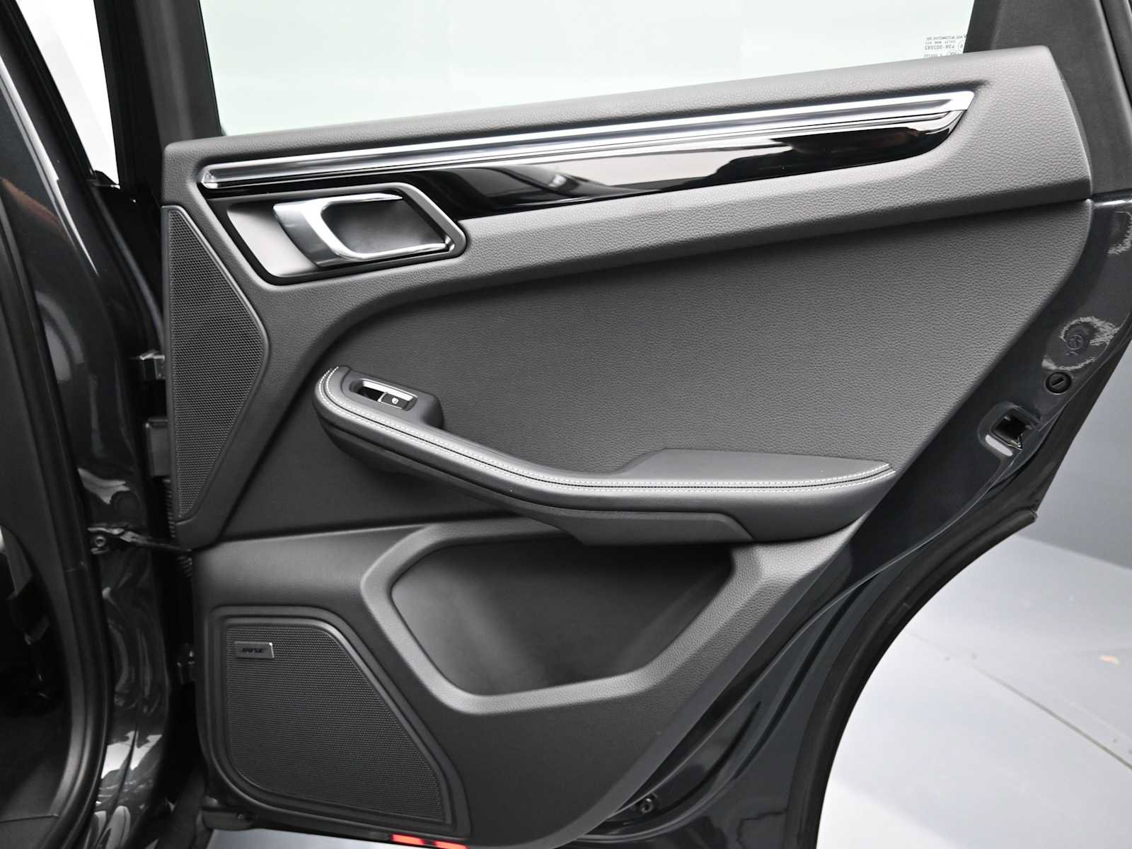 Certified 2025 Porsche Macan Turbo AWD/4WD image 22