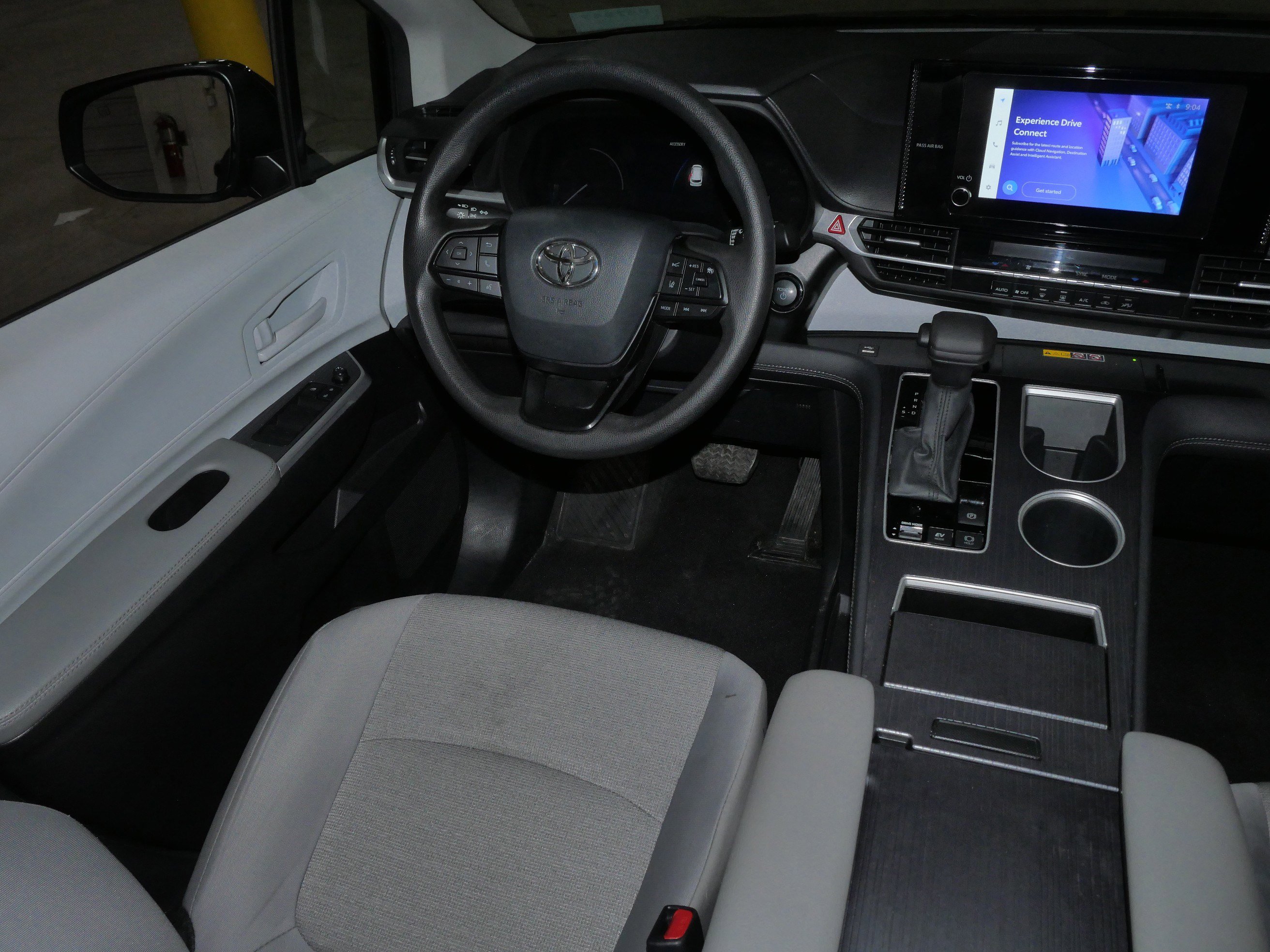 Certified 2025 Toyota Sienna LE image 10