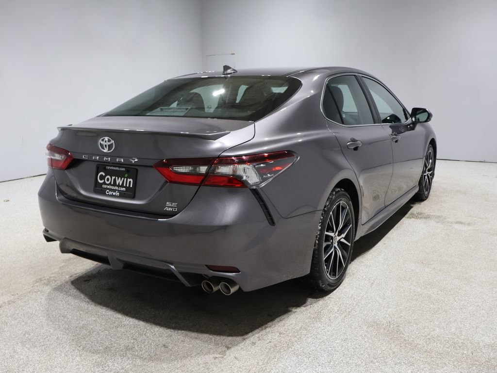 Used 2023 Toyota Camry SE image 2