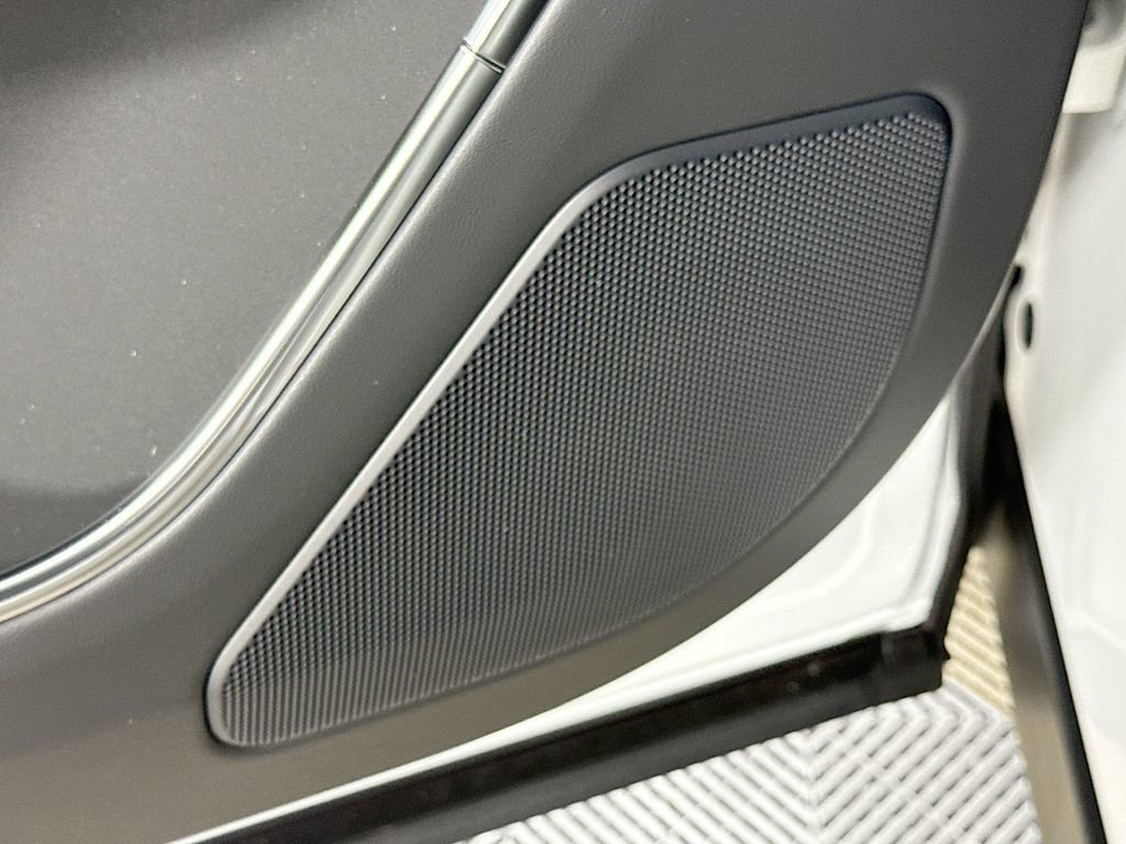 New 2026 Land Rover Range Rover SE image 21