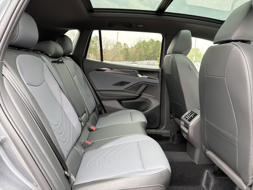 New 2026 Volkswagen Tiguan SE R-Line image 17
