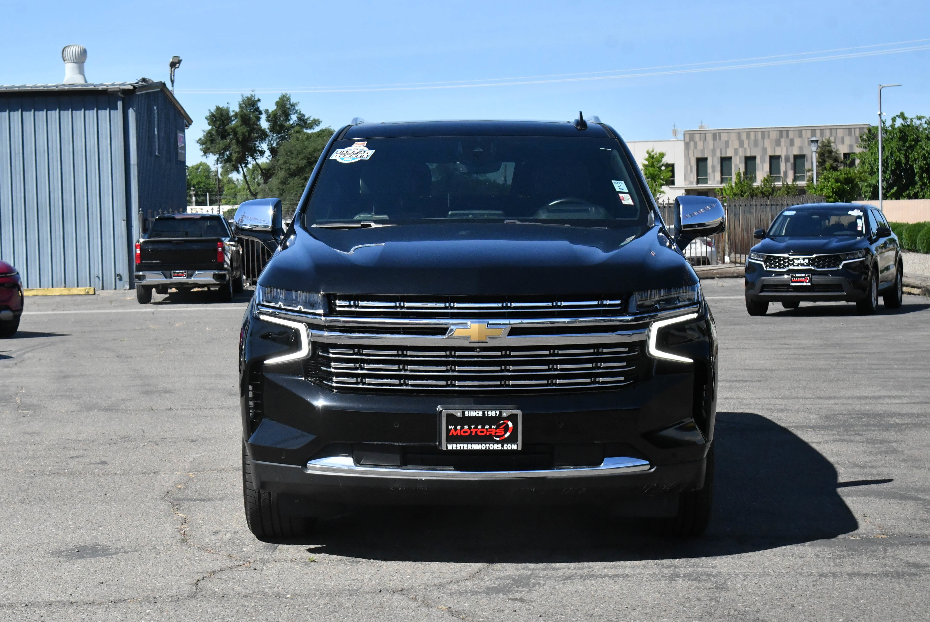 Used 2023 Chevrolet Tahoe Premier w/ Advanced Technology Package RWD image 2