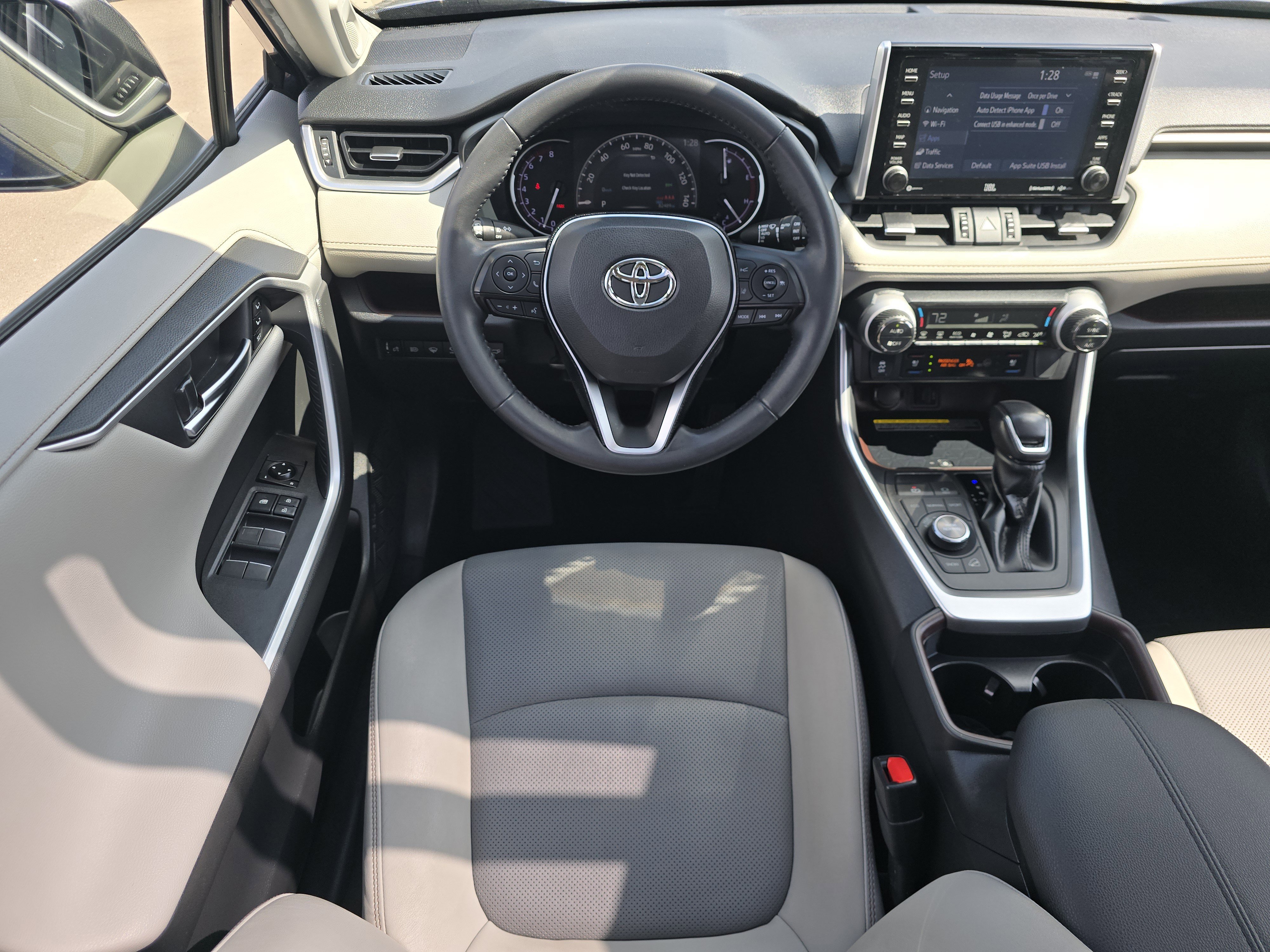 Used 2020 Toyota RAV4 Limited image 19