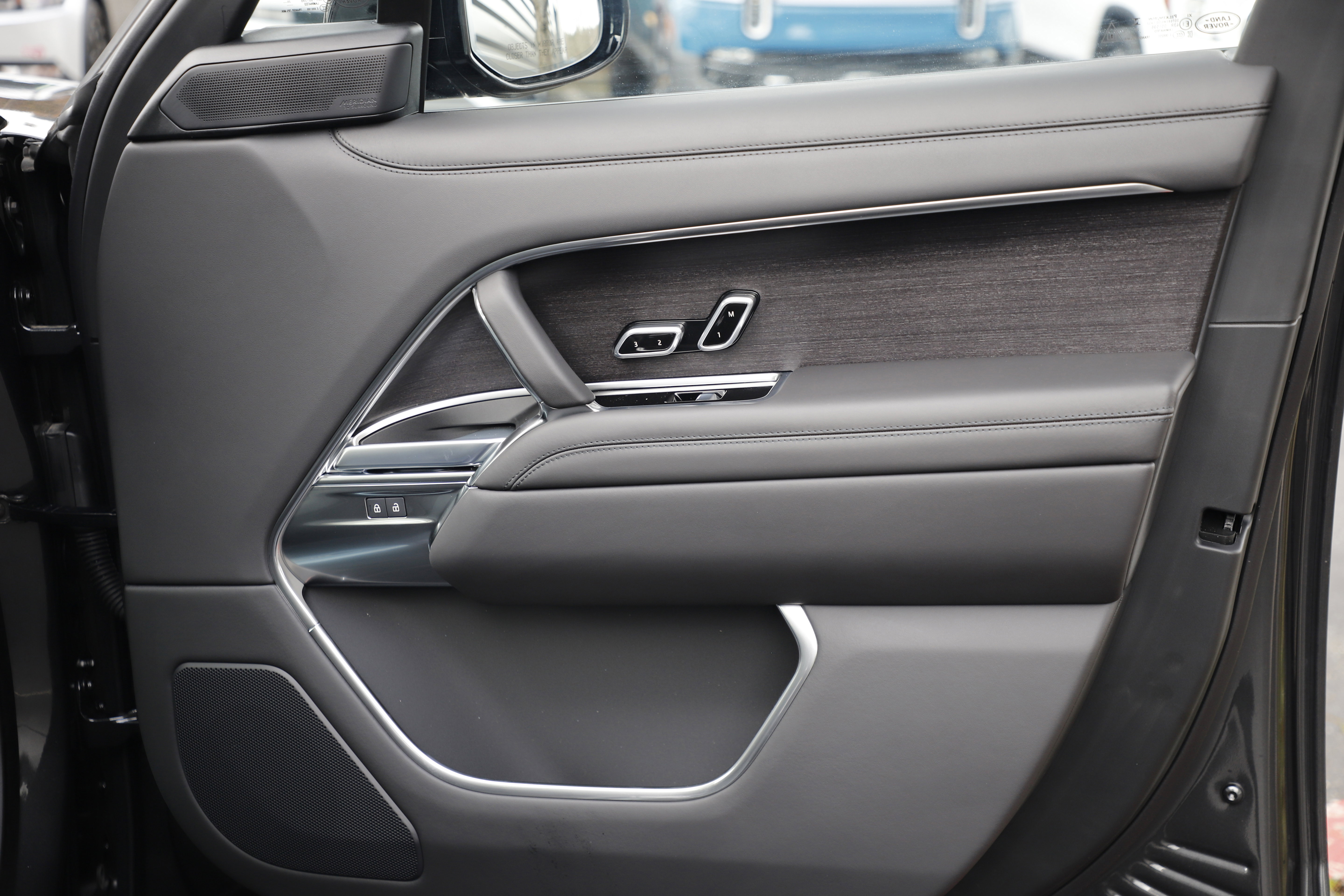 New 2026 Land Rover Range Rover SE image 9