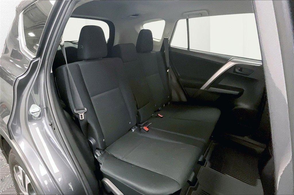 Used 2016 Toyota RAV4 LE image 17
