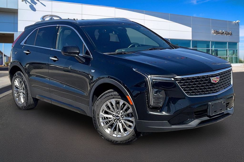 Used 2025 Cadillac XT4 Premium Luxury image 11