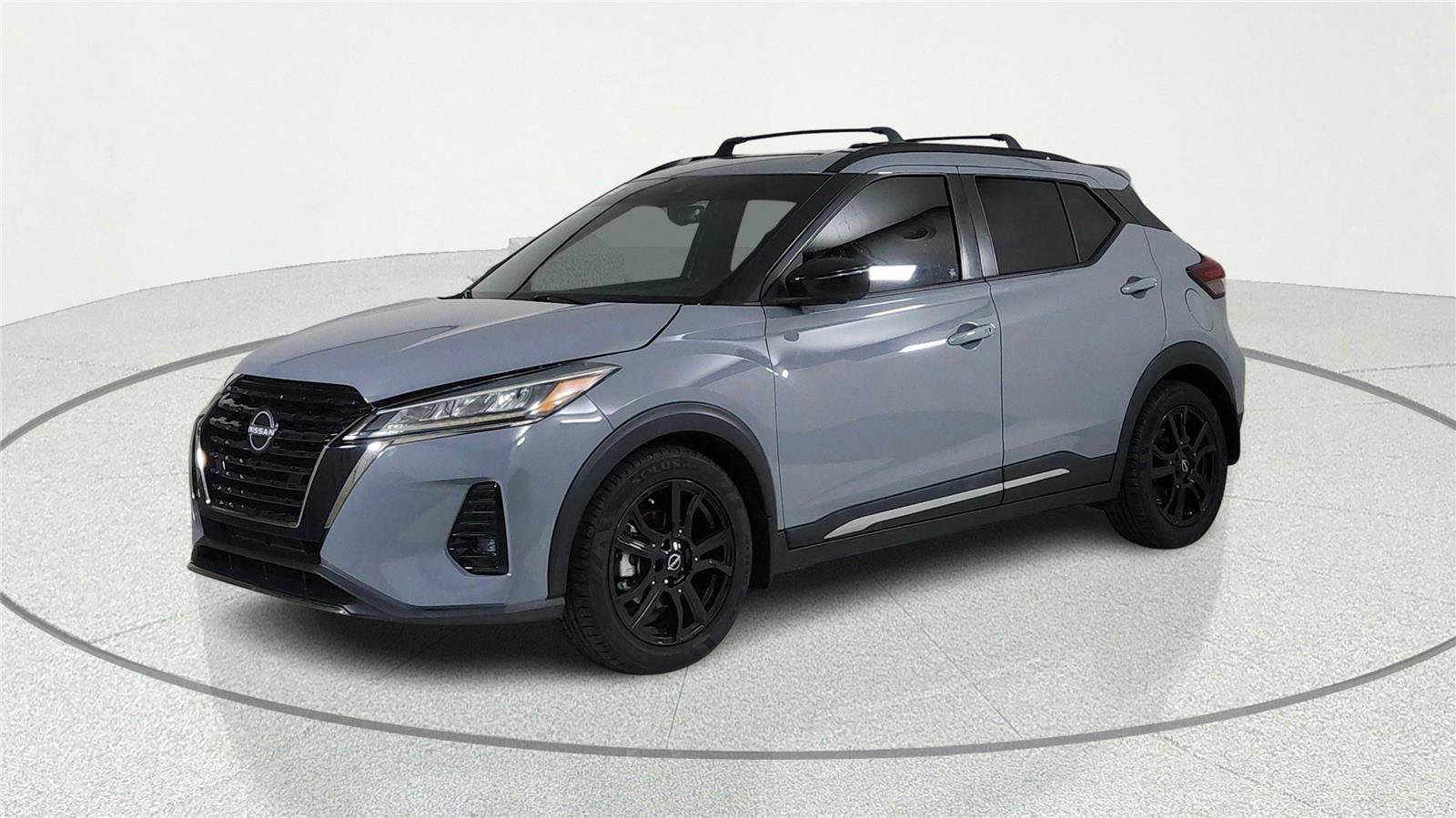 Used 2022 Nissan Kicks SR w/ Interior Electronics Package FWD image 2