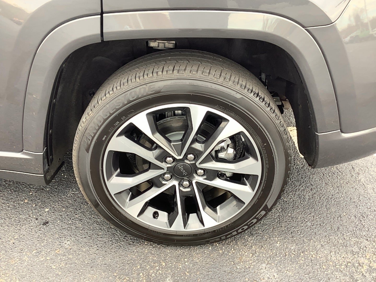 Used 2024 Jeep Grand Cherokee Overland AWD/4WD image 8