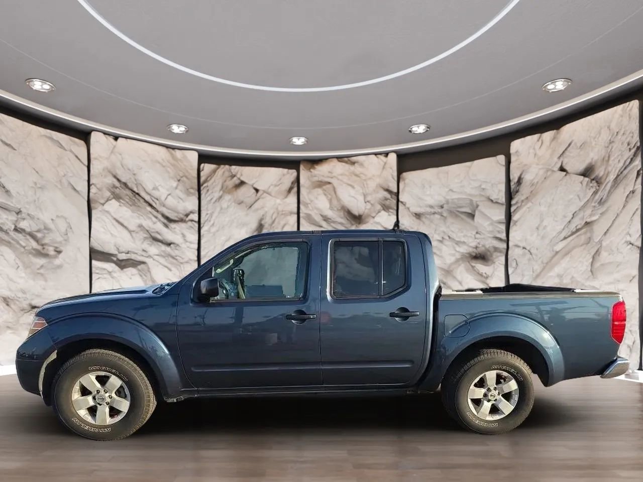 Used 2013 Nissan Frontier SV RWD image 3