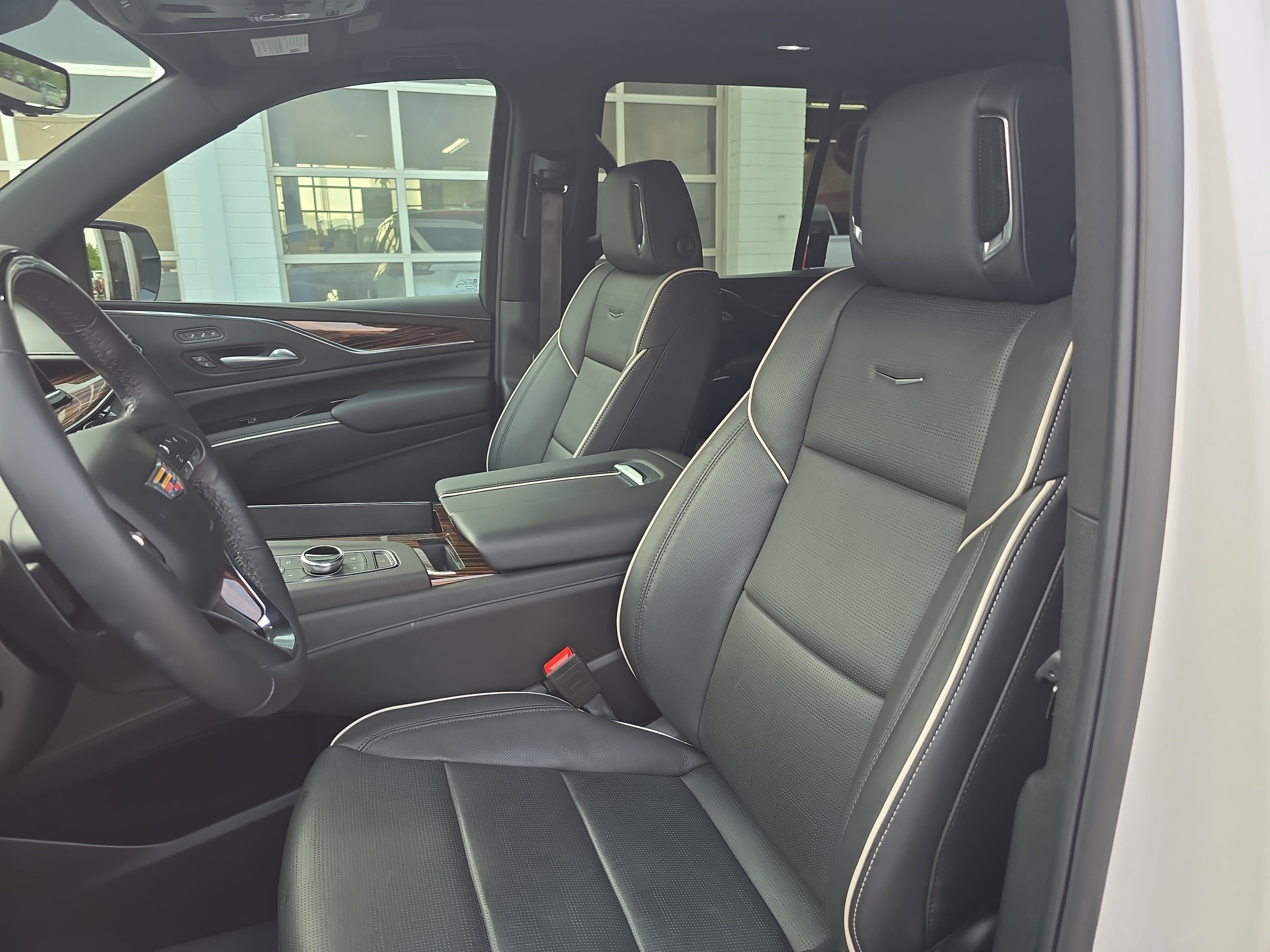 Certified 2024 Cadillac Escalade Premium Luxury w/ Performance Package AWD/4WD image 16