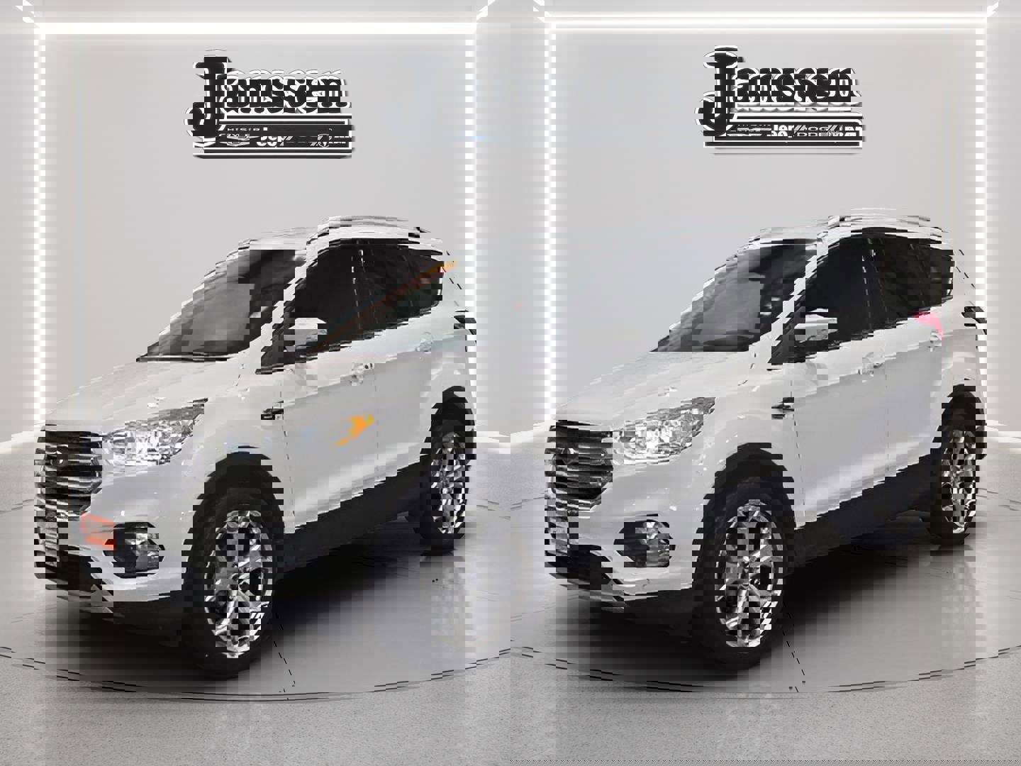 Used 2019 Ford Escape Titanium w/ U9j03 - Titanium Tow Package image 1
