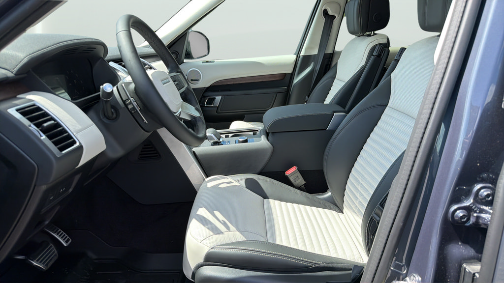 New 2026 Land Rover Discovery Dynamic SE AWD/4WD image 17