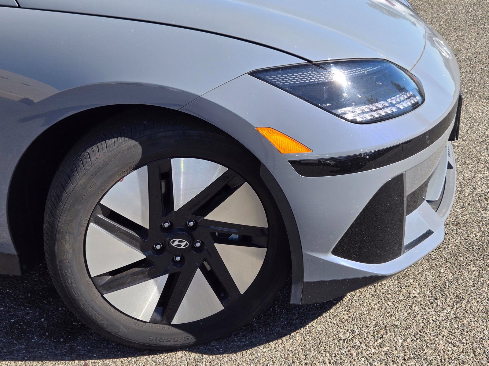 Certified 2025 Hyundai Ioniq 6 SE RWD image 9