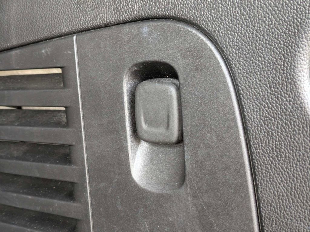 Used 2018 GMC Yukon SLE w/ SLE Value Package image 14