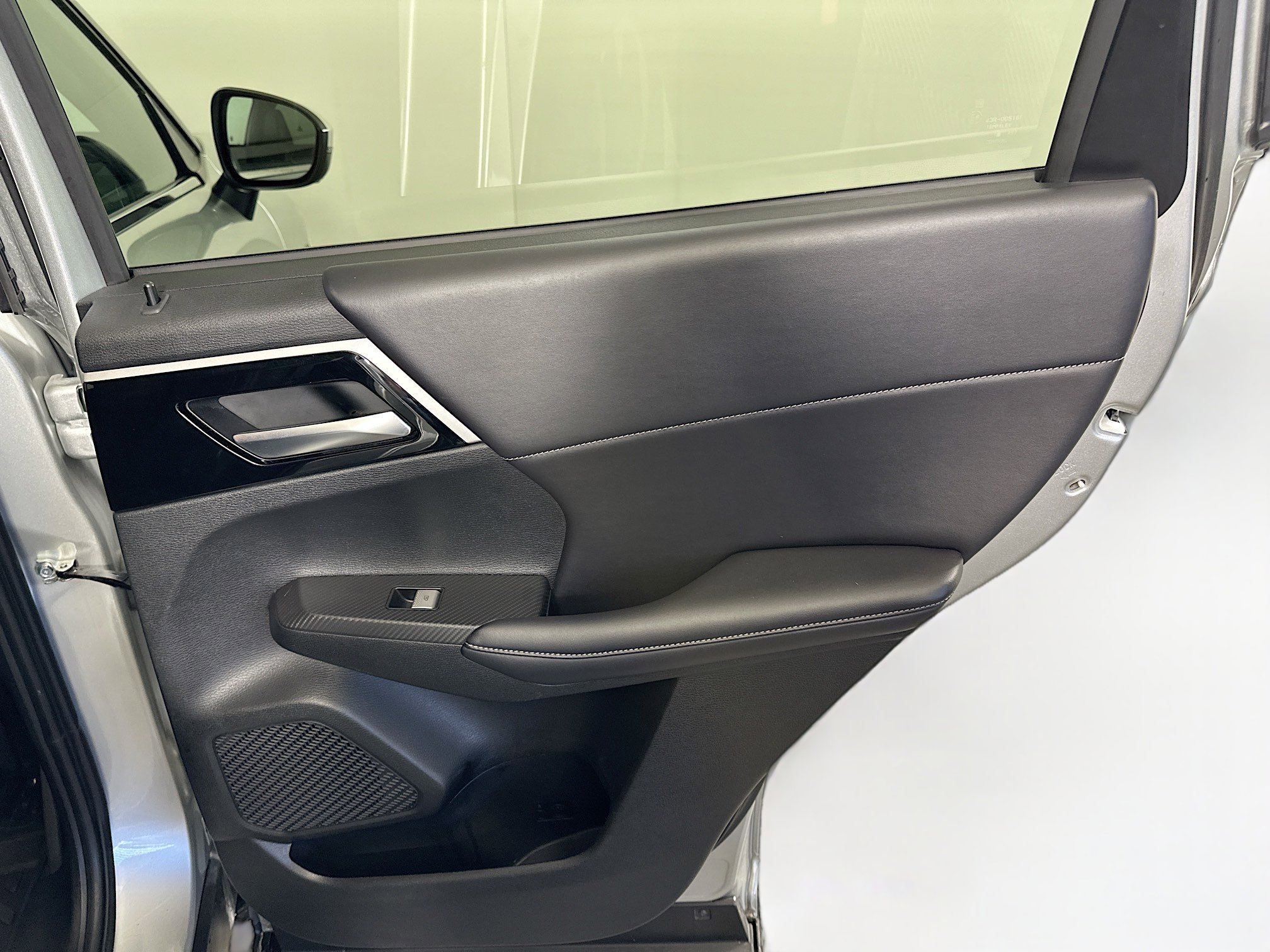 Used 2024 Mitsubishi Outlander SE image 32