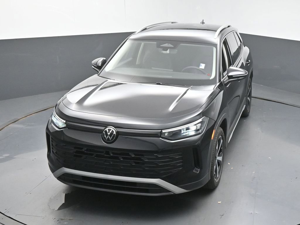 Used 2025 Volkswagen Tiguan SE FWD image 44