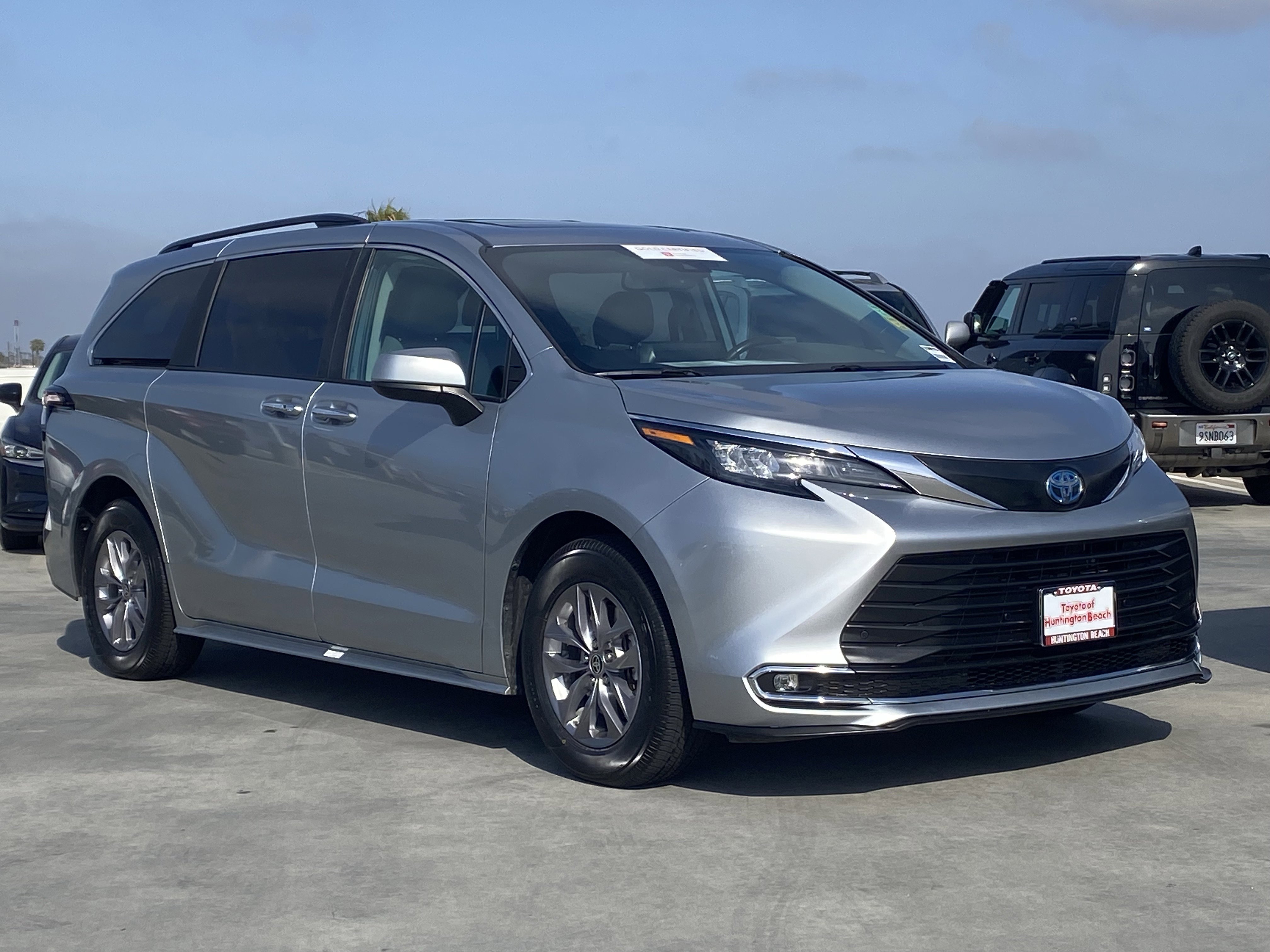 Certified 2024 Toyota Sienna XLE FWD video 2