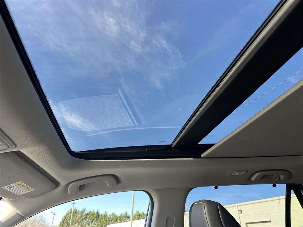 Certified 2025 Honda Pilot Touring image 19