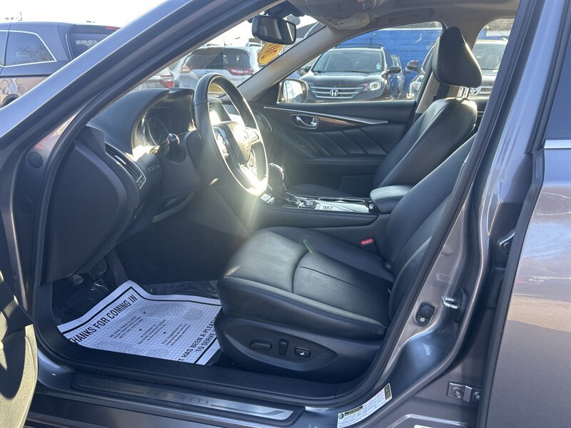 Used 2018 INFINITI Q50 Luxe w/ Essential Package (3.0T Luxe) AWD/4WD image 8