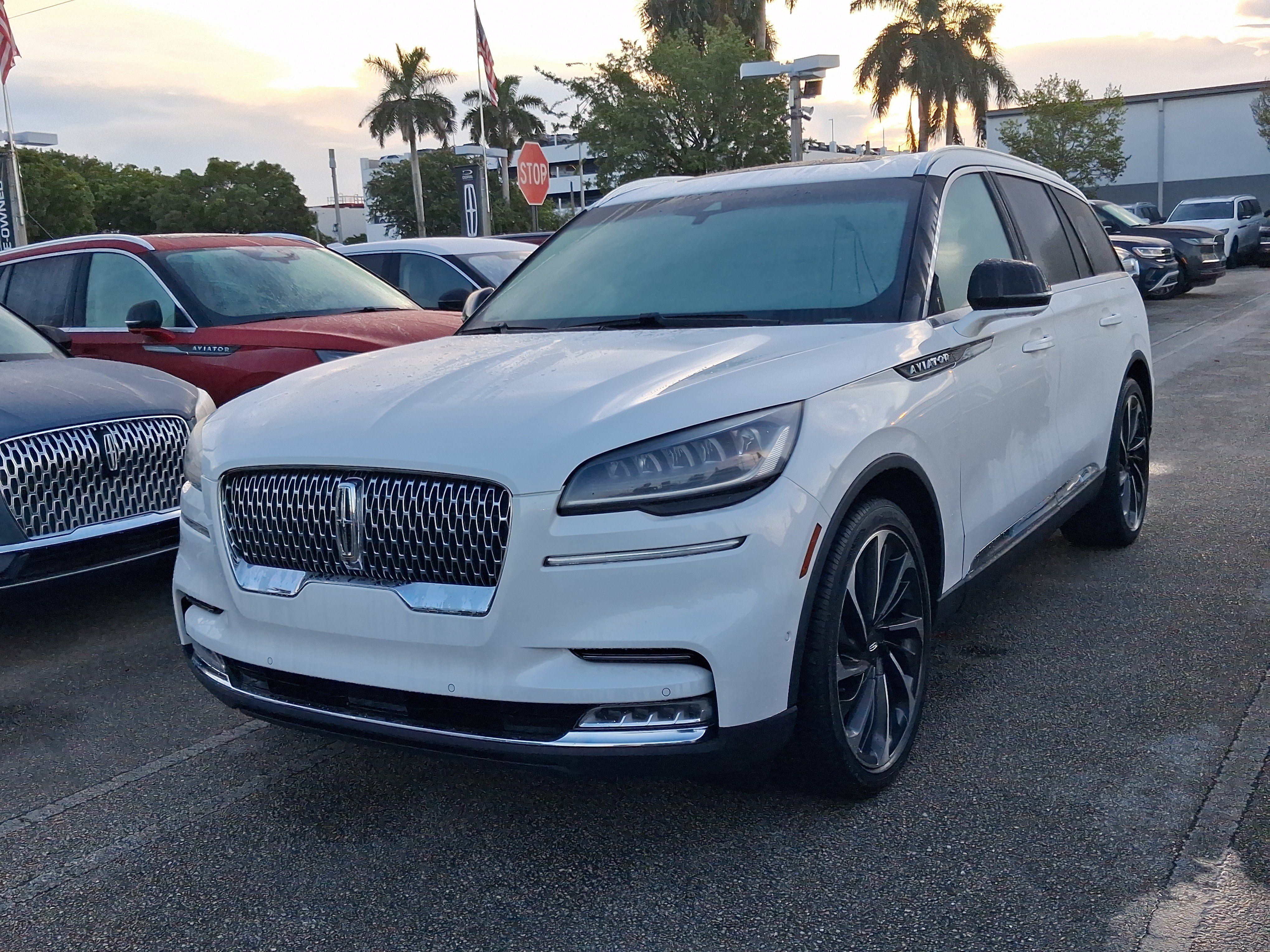 Used 2020 Lincoln Aviator Reserve w/ Equipment Group 201A RWD image 2