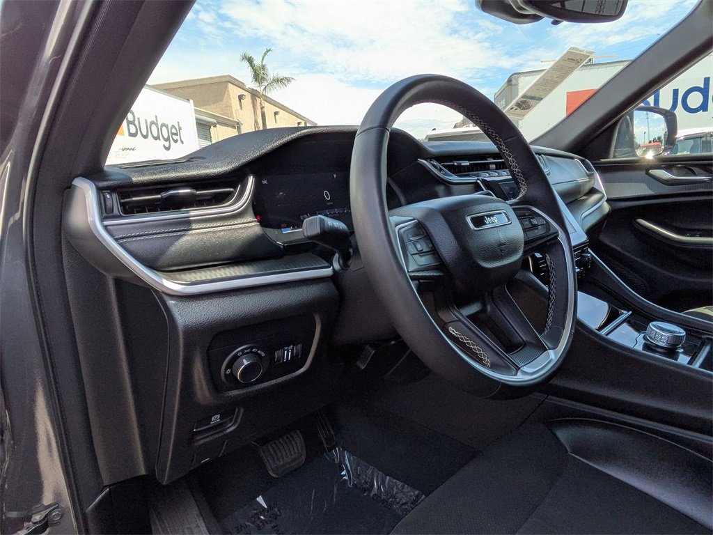 Used 2024 Jeep Grand Cherokee L Laredo image 15