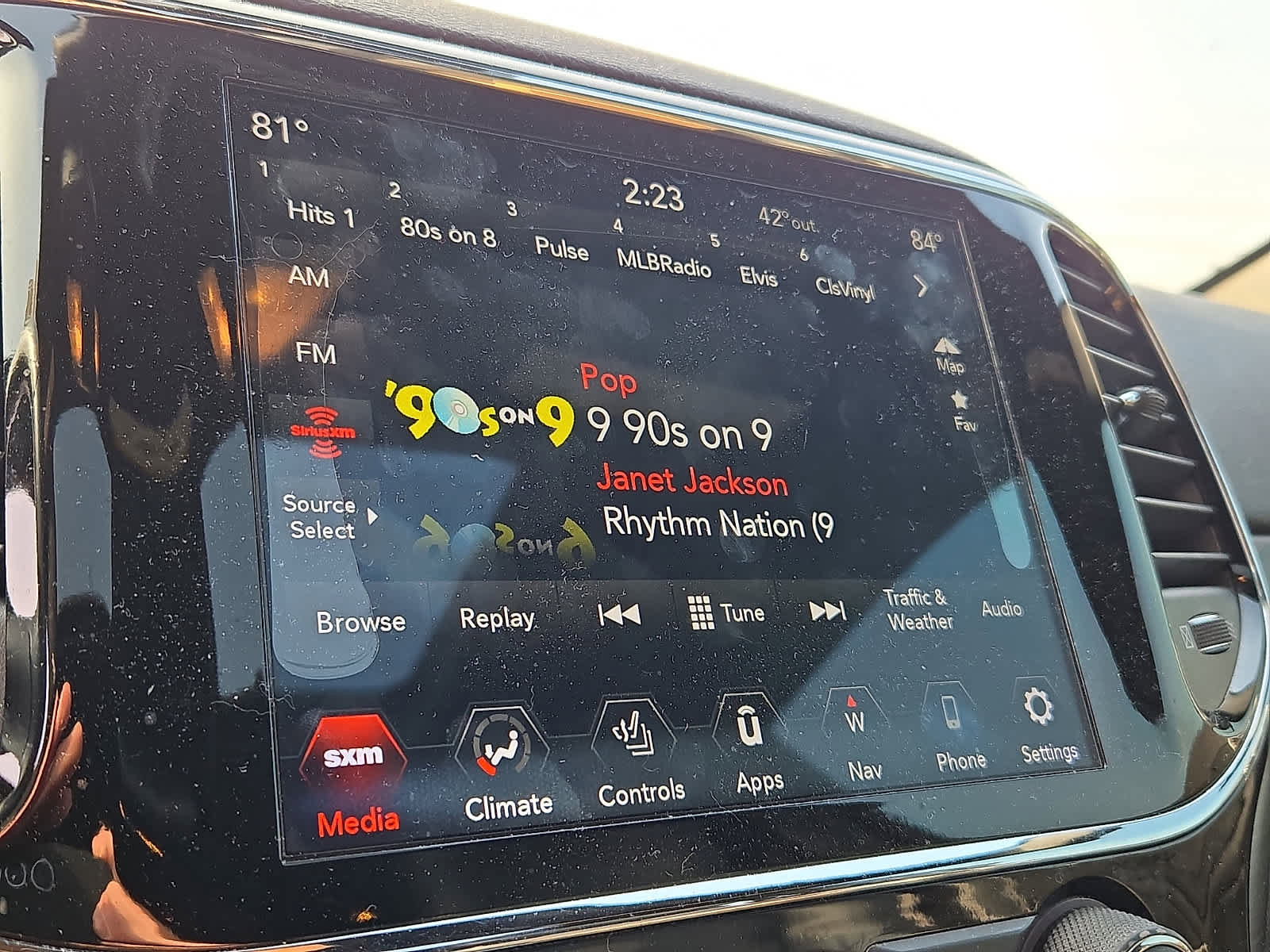 Used 2020 Jeep Grand Cherokee Altitude image 19