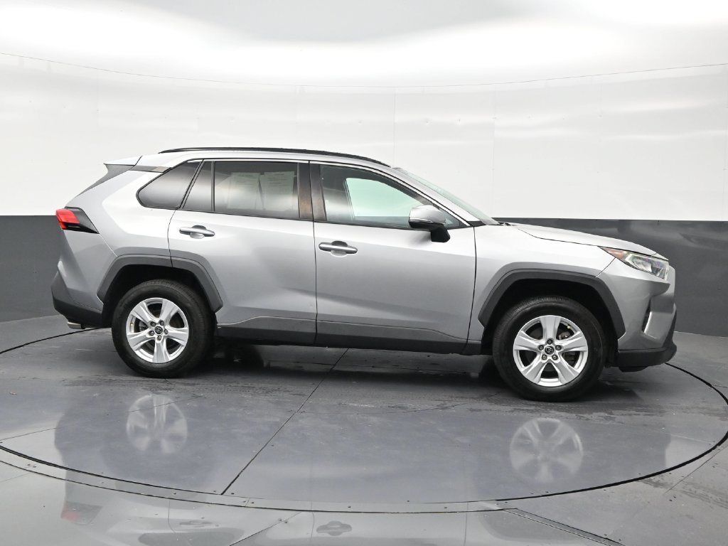 Used 2021 Toyota RAV4 XLE w/ Convenience Package FWD image 6
