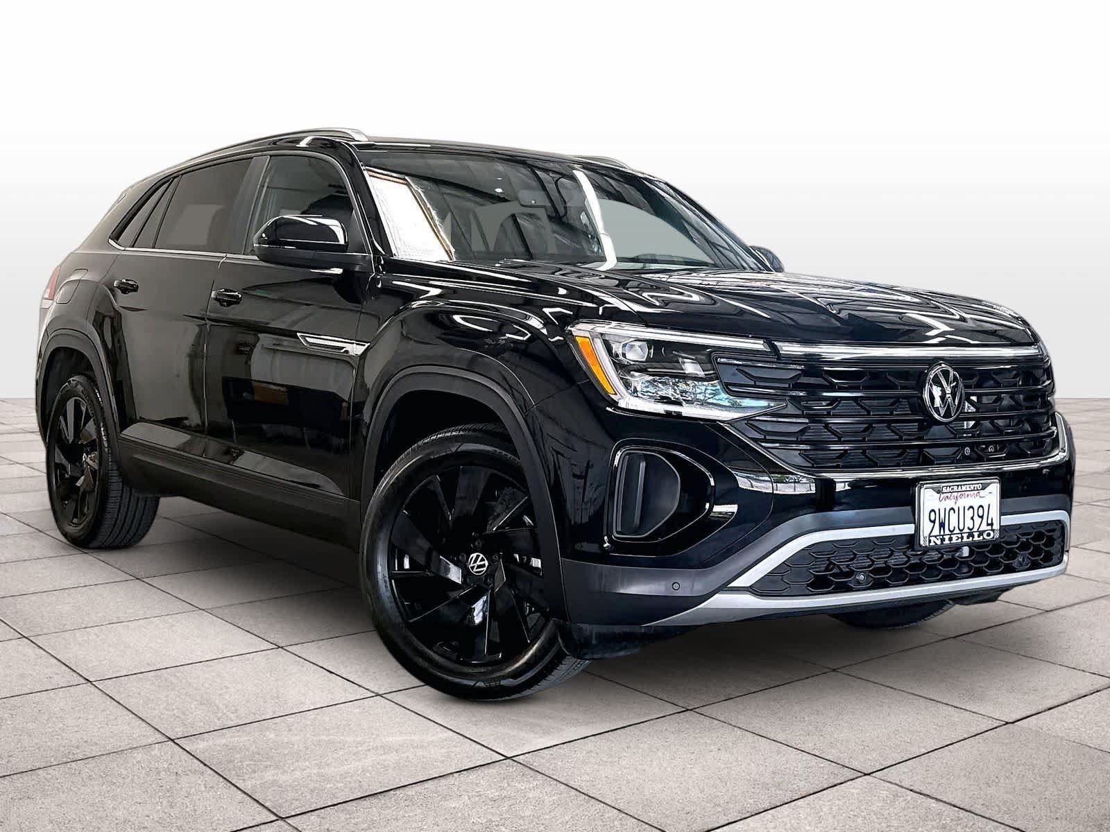 Certified 2026 Volkswagen Atlas Cross Sport SE w/ Panoramic Sunroof Package AWD/4WD image 3