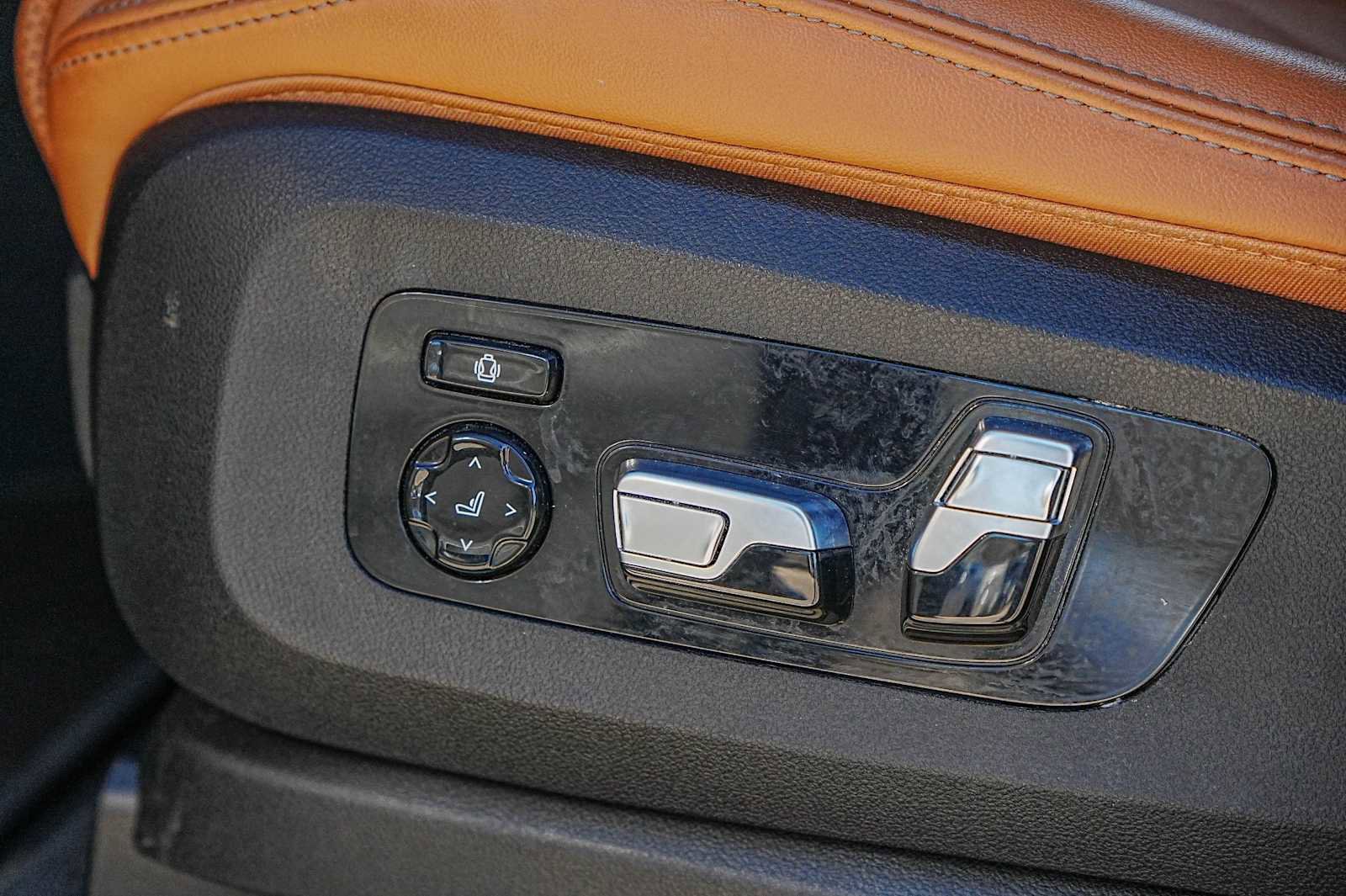 Used 2023 BMW X7 xDrive40i w/ Premium Package image 28