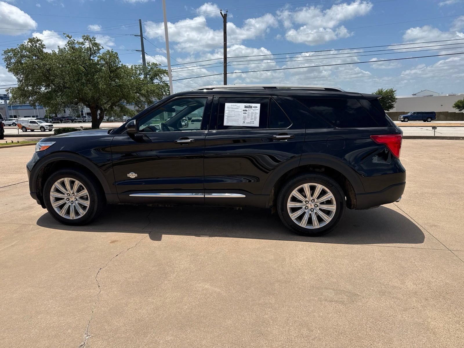 Used 2023 Ford Explorer King Ranch w/ Technology Package AWD/4WD image 4