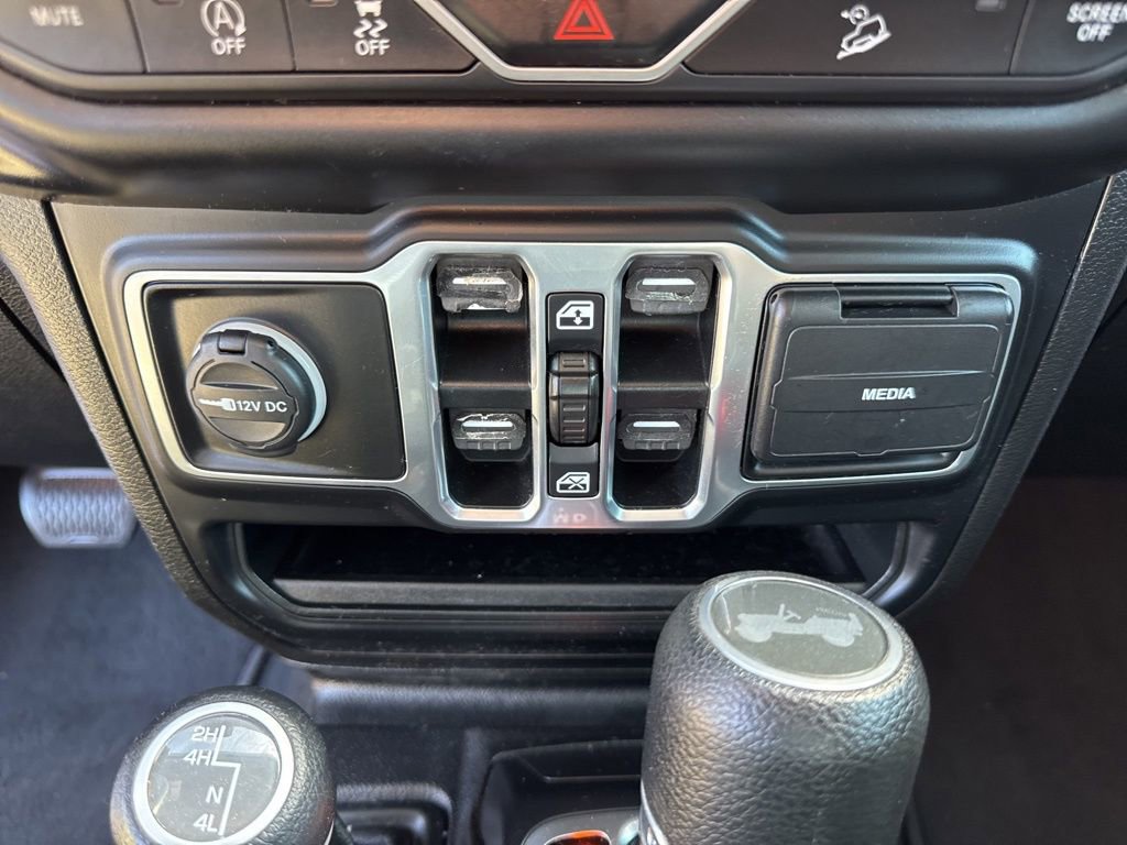 Used 2020 Jeep Wrangler Unlimited Sahara AWD/4WD image 36