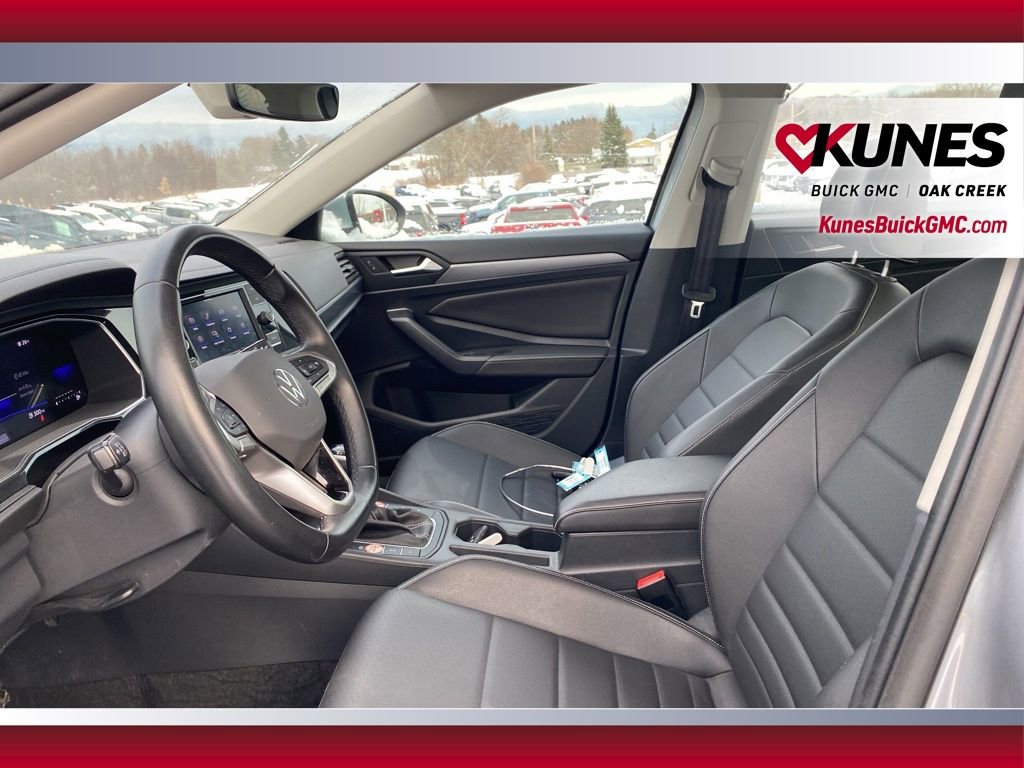Used 2024 Volkswagen Jetta SE image 9