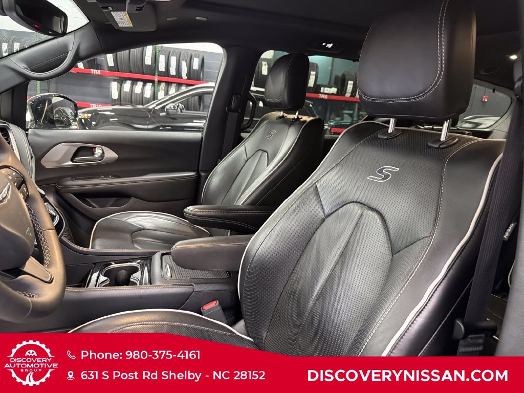 Used 2025 Chrysler Pacifica Limited FWD image 14