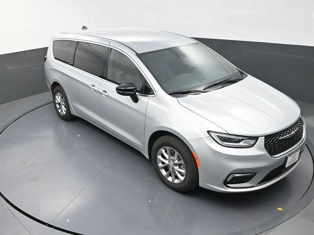 New 2026 Chrysler Pacifica Select image 11