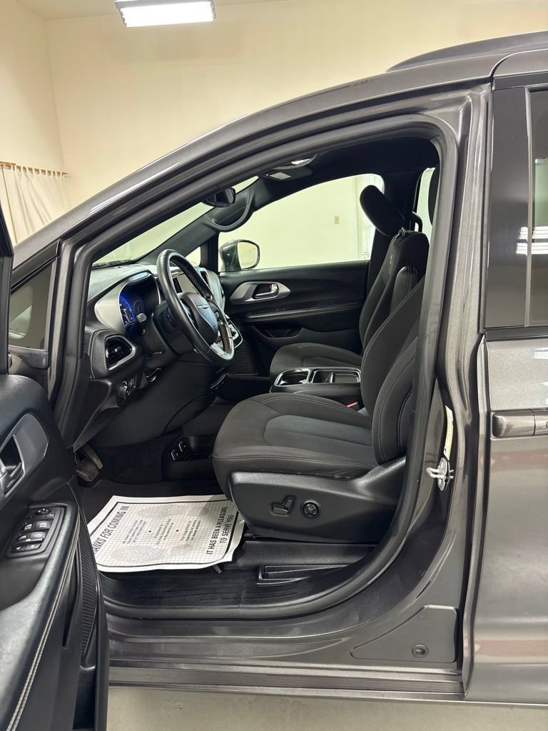 Used 2021 Chrysler Pacifica Touring w/ S Appearance Package FWD image 11