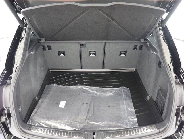 Used 2025 Porsche Macan image 25