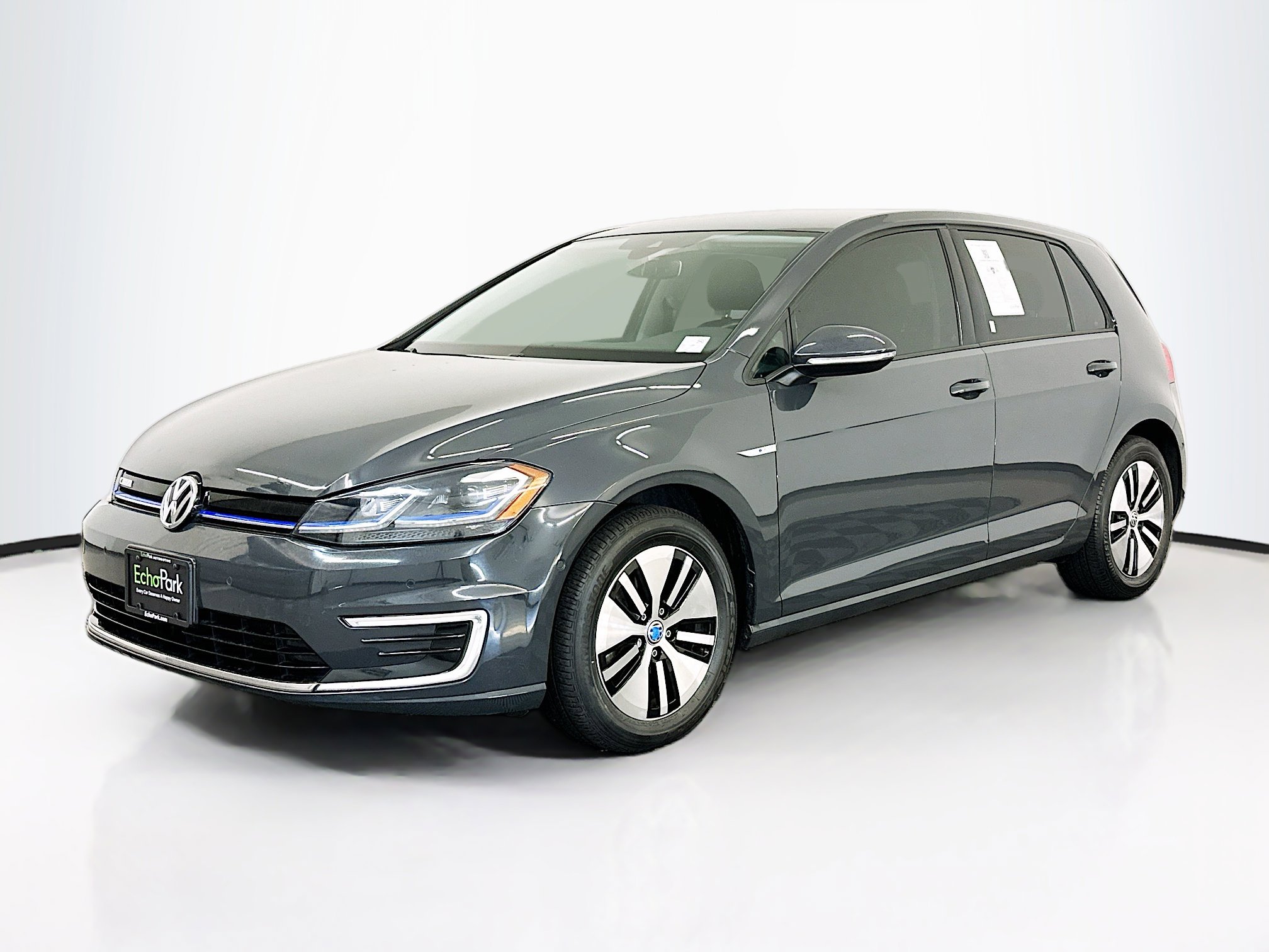 Used 2019 Volkswagen e-Golf SEL Premium image 3