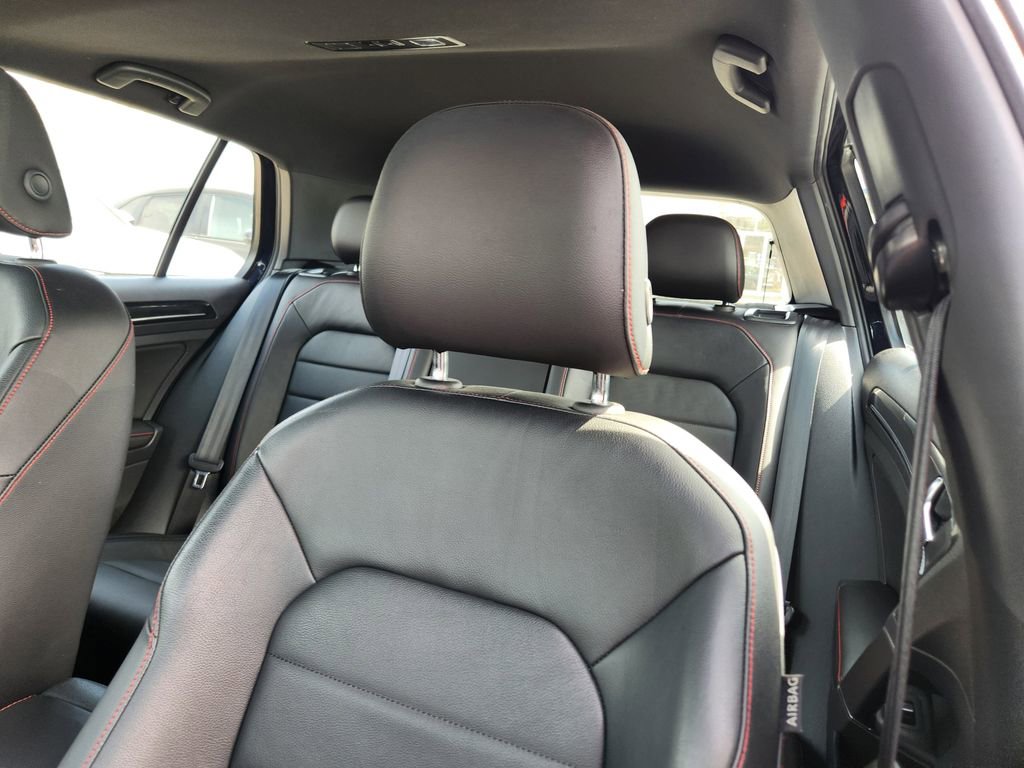 Used 2017 Volkswagen GTI SE image 11