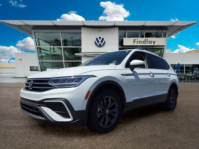 Certified 2022 Volkswagen Tiguan SE w/ Panoramic Sunroof Package FWD image 2