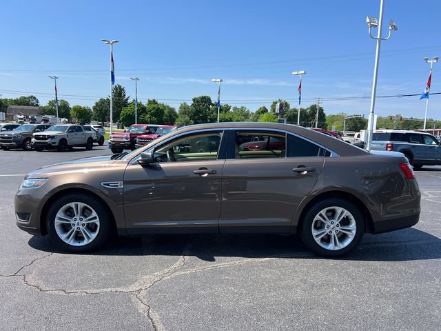 Used 2016 Ford Taurus SE FWD image 4