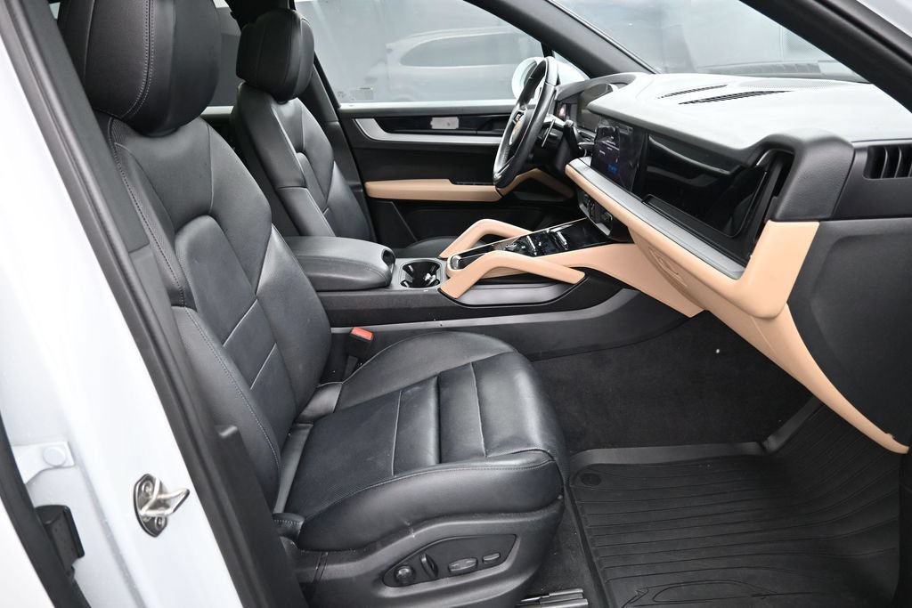 Certified 2024 Porsche Cayenne AWD/4WD image 26