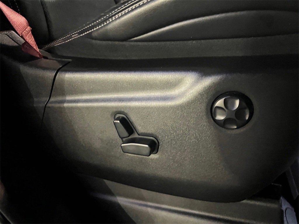 Used 2017 Jeep Grand Cherokee SRT image 16