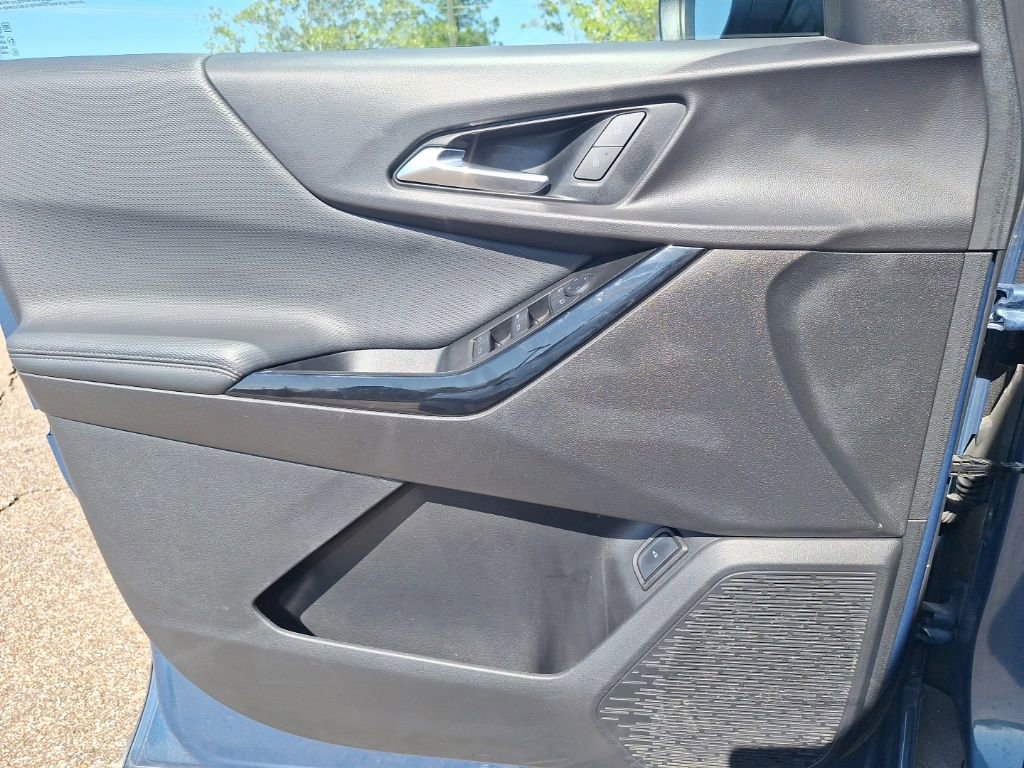 Used 2025 Chevrolet Equinox LT w/ Convenience Package II image 20