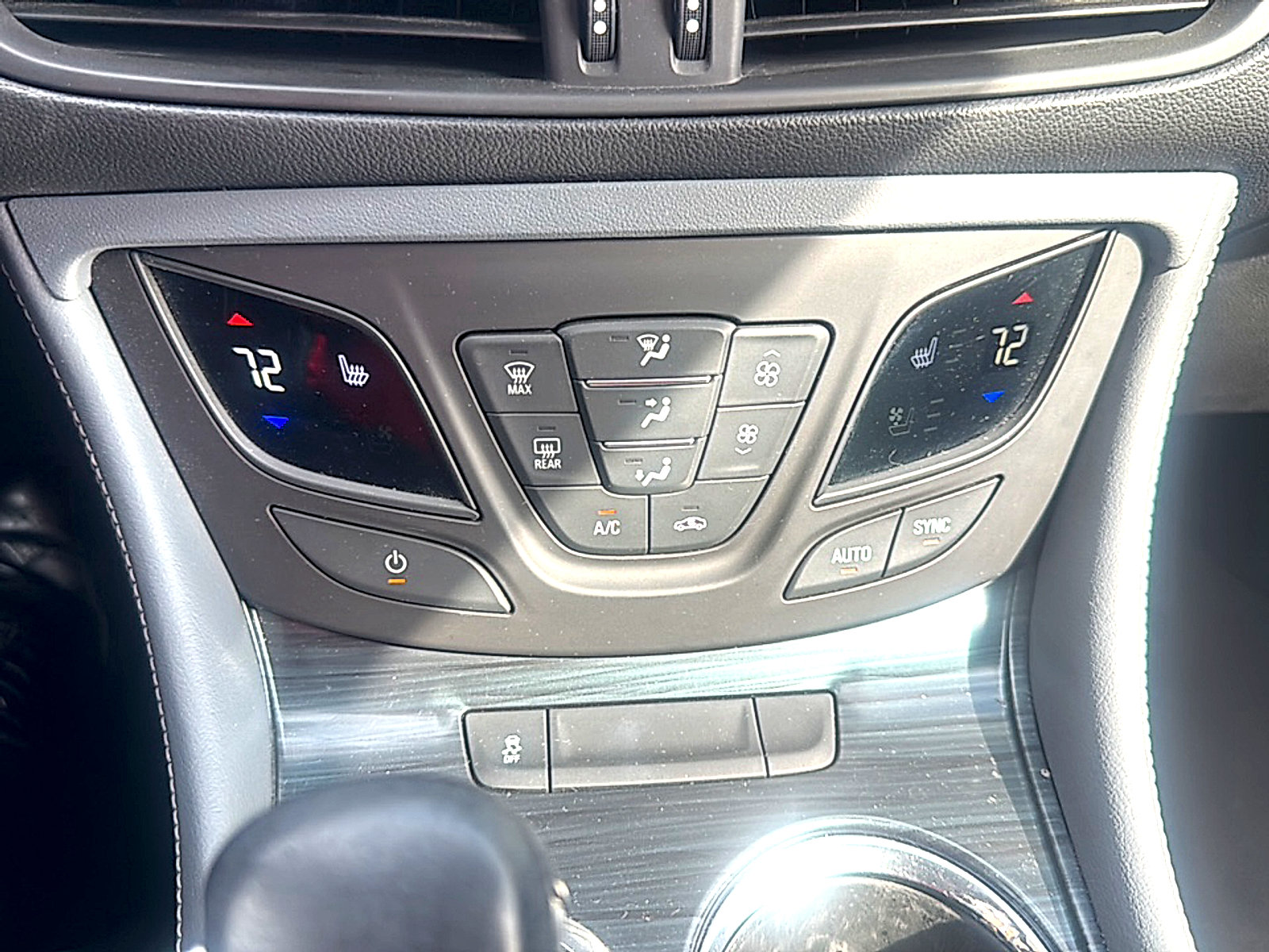 Used 2019 Buick Envision Essence FWD image 10
